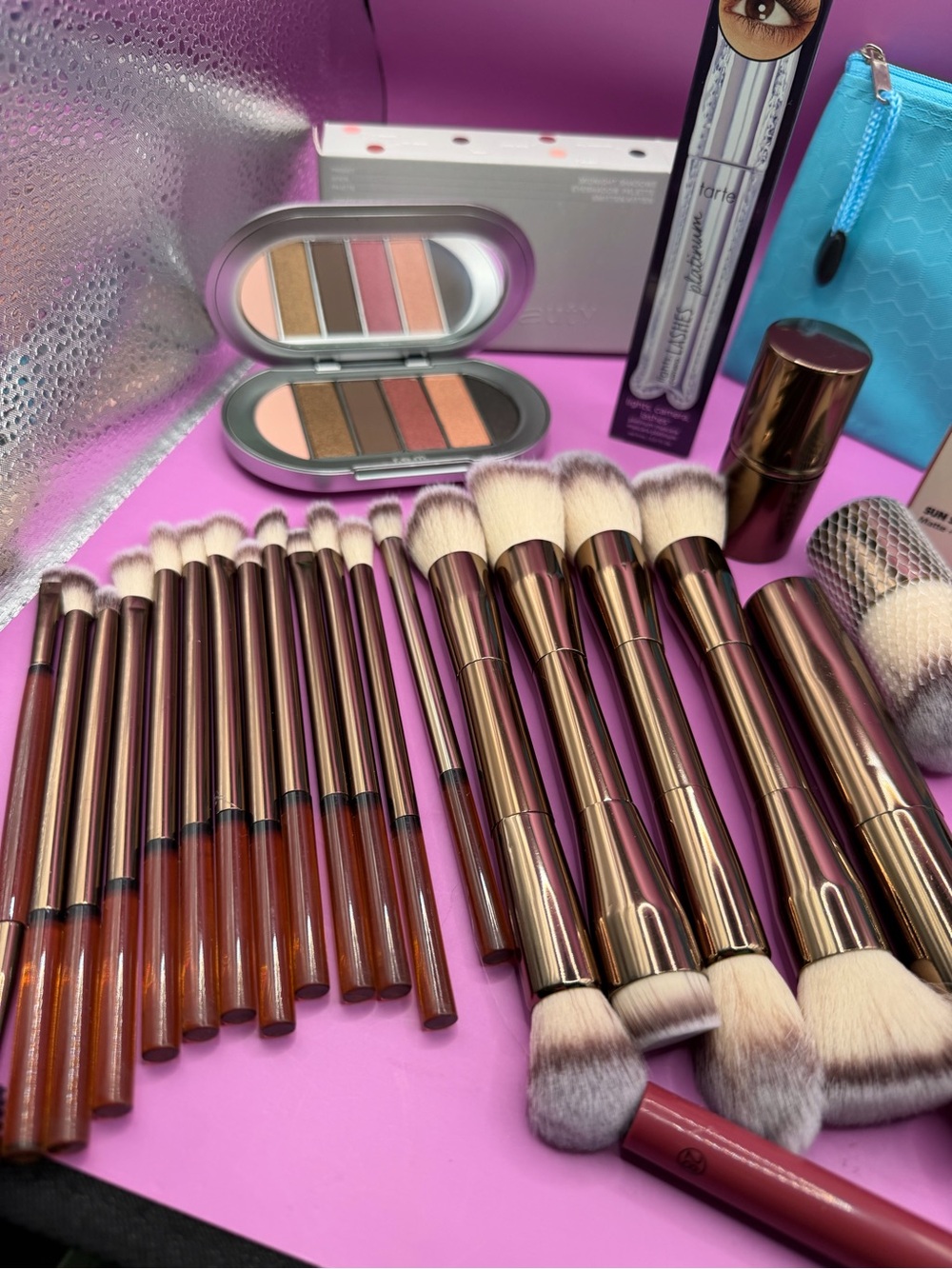 Cosmetic Bundle - Brushes, Bronzer, Eyes - Picture 2 of 5